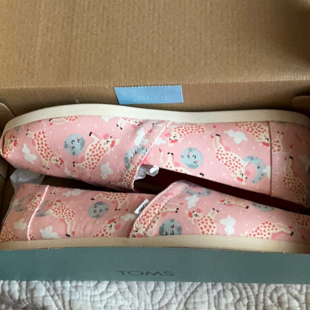 Cow and moon pink TOMS
